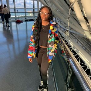 Meet your Posher, Cassandra